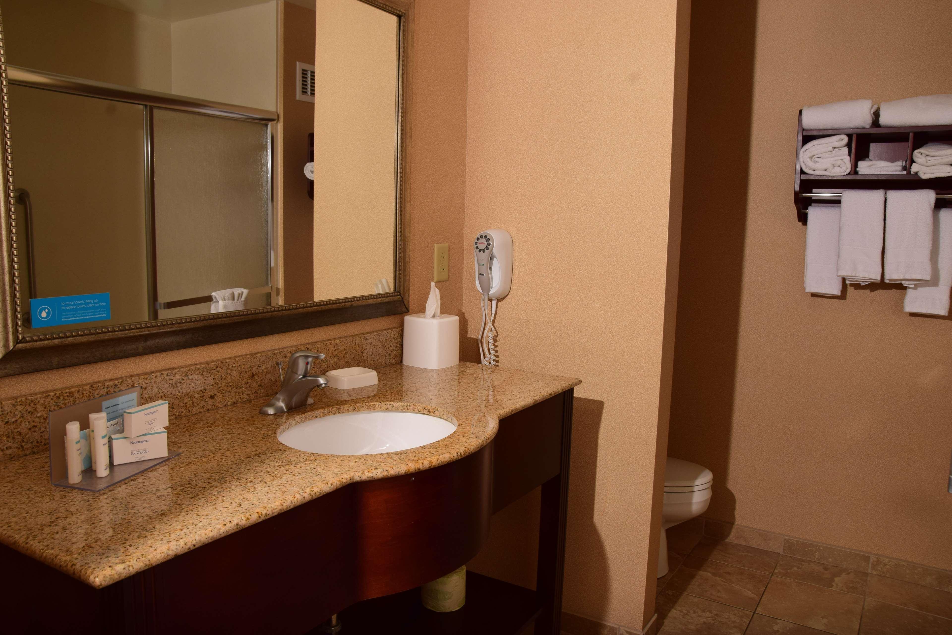 Hampton Inn Индиана Экстерьер фото